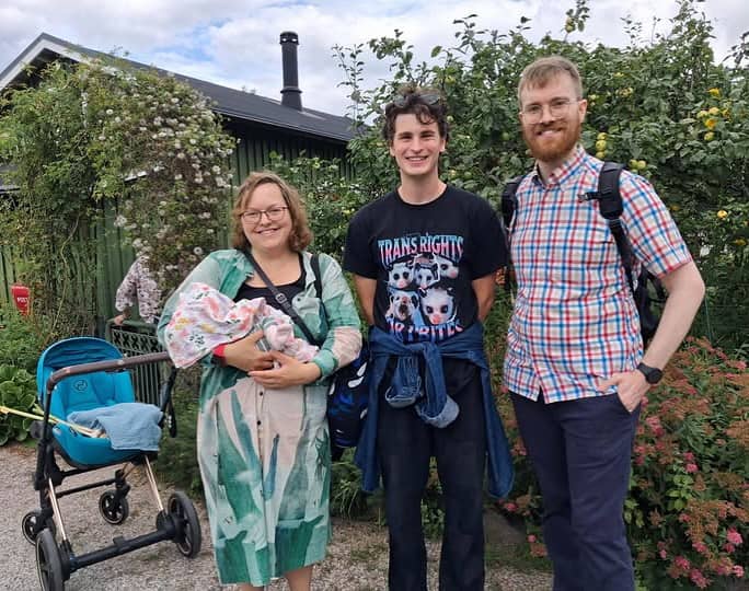 Käytiin tutustumassa Herttoniemen siirtolapuutarhaan kaupunkiympäristölautakuntakollegojen @theisaac ja @tuomasharju_sdp kanssa 🌸 Oli kiinnostavaa oppia puutarhan kulttuurihistoriasta... - lue lisää Instagramissa